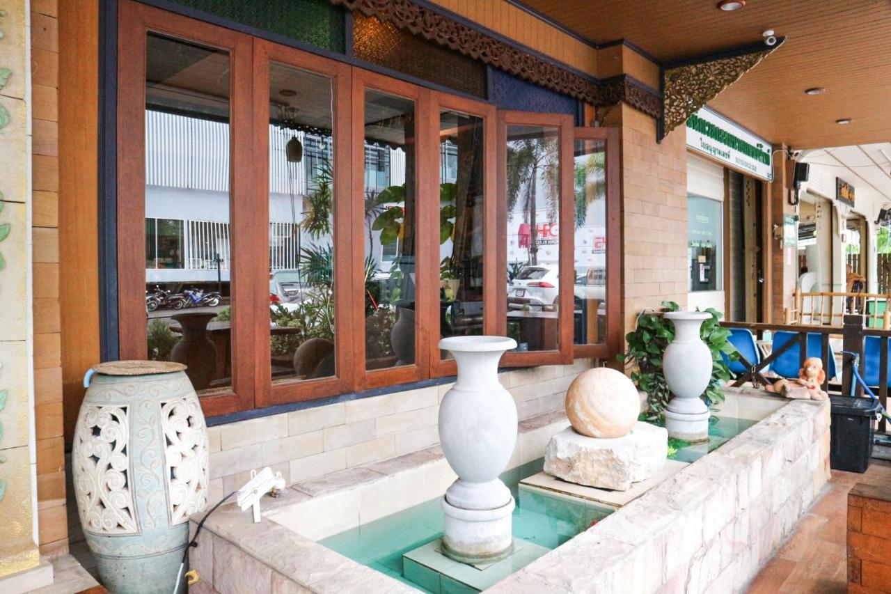 伴奥通酒店 董里 外观 照片